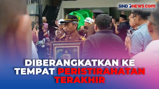 Jenazah Jampidum Fadil Zumhana Dimakamkan di TPU Poncol....
