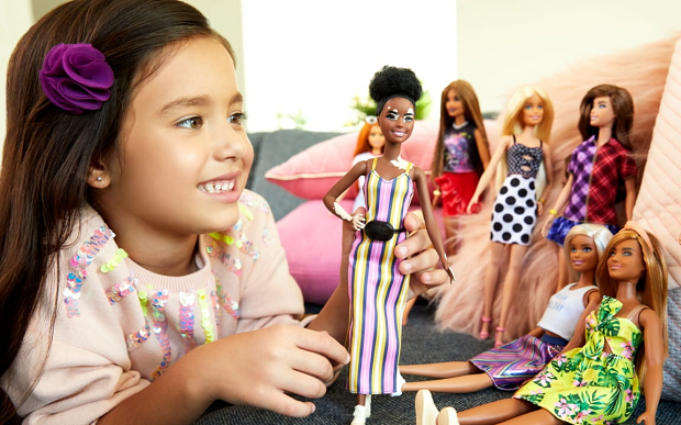 Manfaat Main Boneka  Bagi Anak  Saat di Rumah Aja