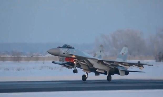 Bukan Omong Kosong, Lihat Sendiri Jet Tempur Rusia Terbang ke Belarusia thumbnail