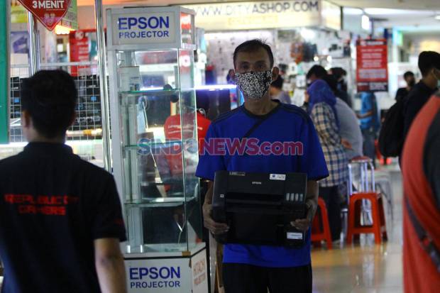 FOTO Pasar  Barang Elektronik  dan Gadget Kembali Bergeliat