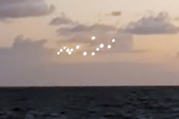 Video, Pemburu Alien Berhasil Abadikan Armada UFO di Langit Utah