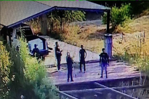 Acungkan Senapan AK-47, Geng Narkoba Meksiko Ledek Tentara AS di Perbatasan