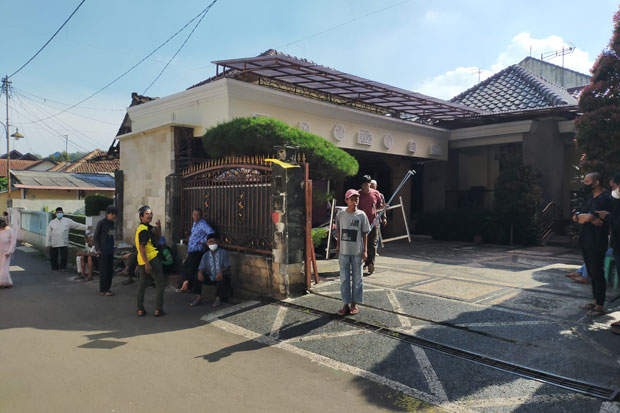 Mulai Didatangi Pelayat, Begini Suasana Rumah Duka Max Sopacua di Bogor