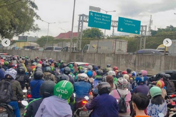 Daan Mogot-Cengkareng Dikepung Kemacetan Parah, Imbas Perbaikan Jalan di Tangerang
