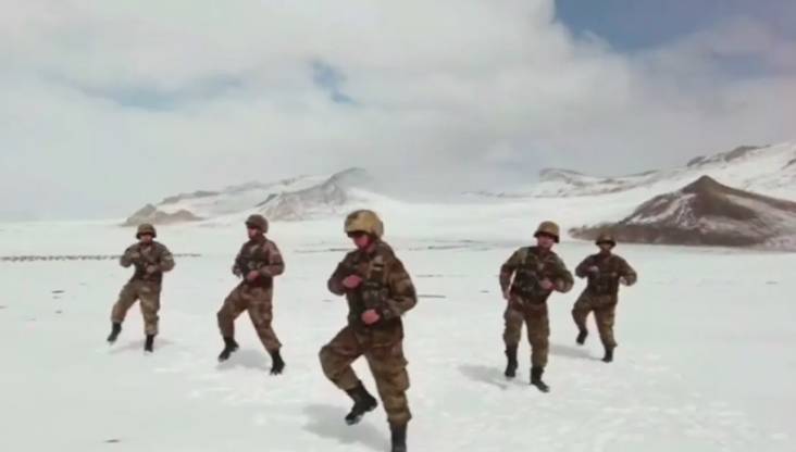 Tentara China Menari-nari di Pegunungan Bersalju, Netizen India Puas Mengejek