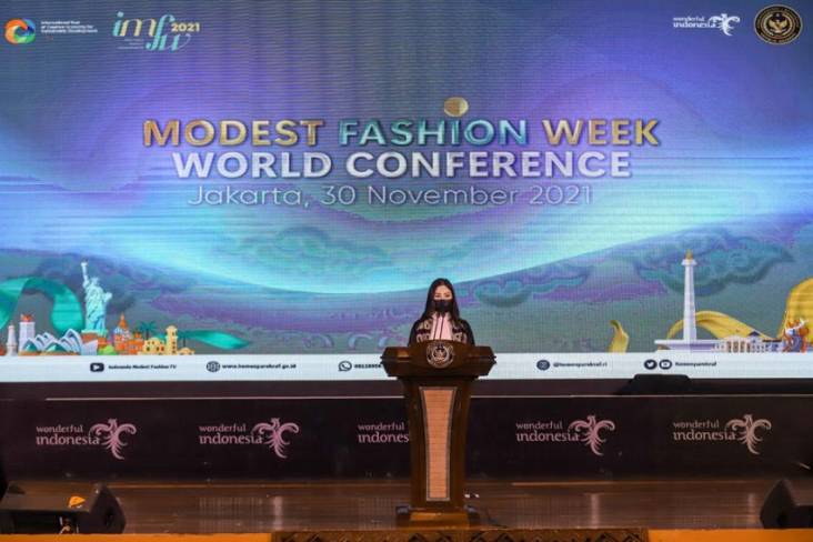 Wamenparekraf Angela Tanoesoedibjo Ungkap Pentingnya Adaptasi Industri Fesyen di Dunia Digital