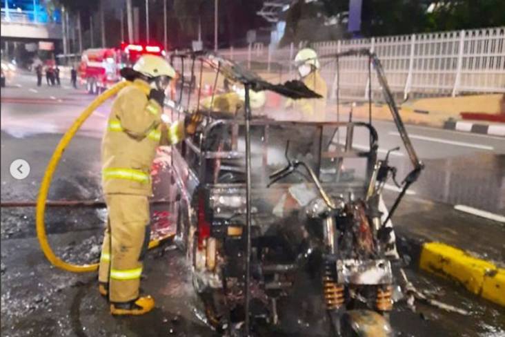 Diduga Korsleting Listrik, Motor Roda 3 Terbakar di Pondok Indah