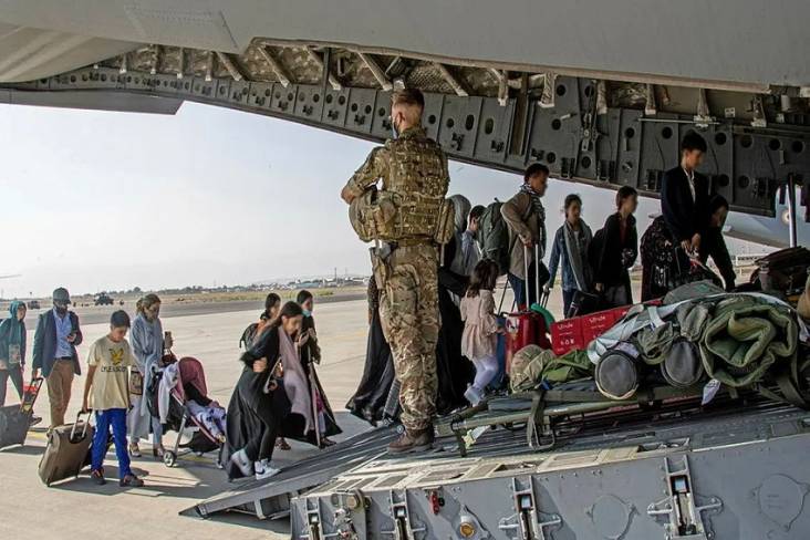 Prancis Berhasil Evakuasi 300 Orang dari Afghanistan