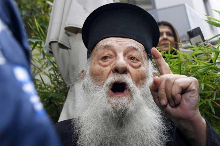 Pendeta Ortodoks Yunani Sebut Paus Fransiskus Sesat