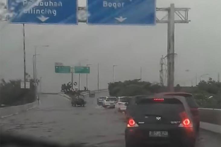 Hujan Lebat, Ada Genangan Banjir di Pintu Tol Tanjung Priok