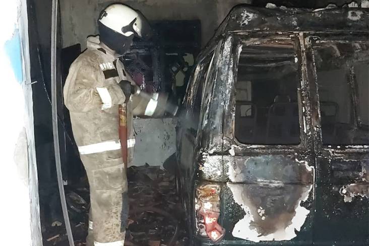 Gara-gara Lilin, Rumah dan Mobil Hangus Terbakar di Tangerang