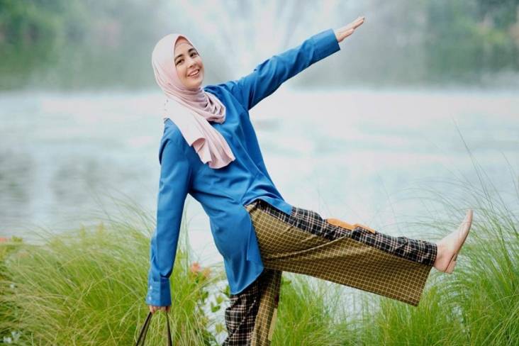 Tampil Pakai Kaos dan Celana Panjang, Risty Tagor Diingatkan Tak Lepas Hijab