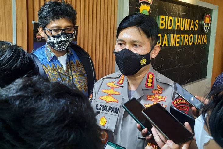 Polisi Buru 2 Pengendali Kurir Ganja 17 Kg di Depok