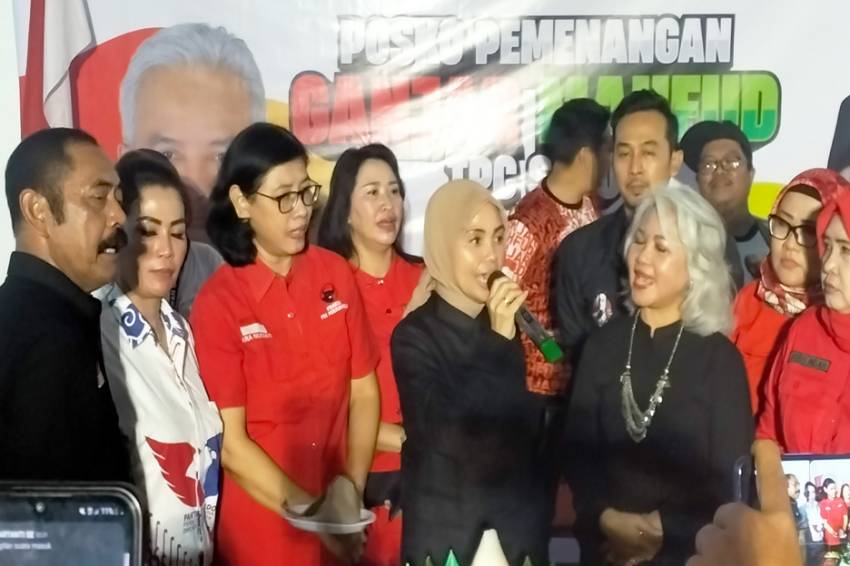 Siti Atikoh Resmikan Posko TPC Ganjar-Mahfud di Solo