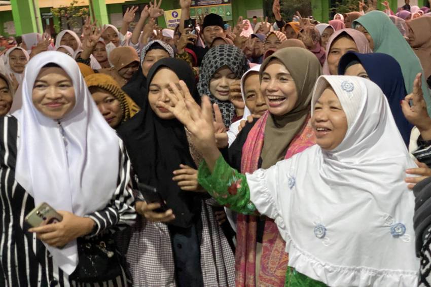 Siti Atikoh: Ganjar-Mahfud Akan Sejahterakan Ponpes lewat Optimalisasi UU Pesantren