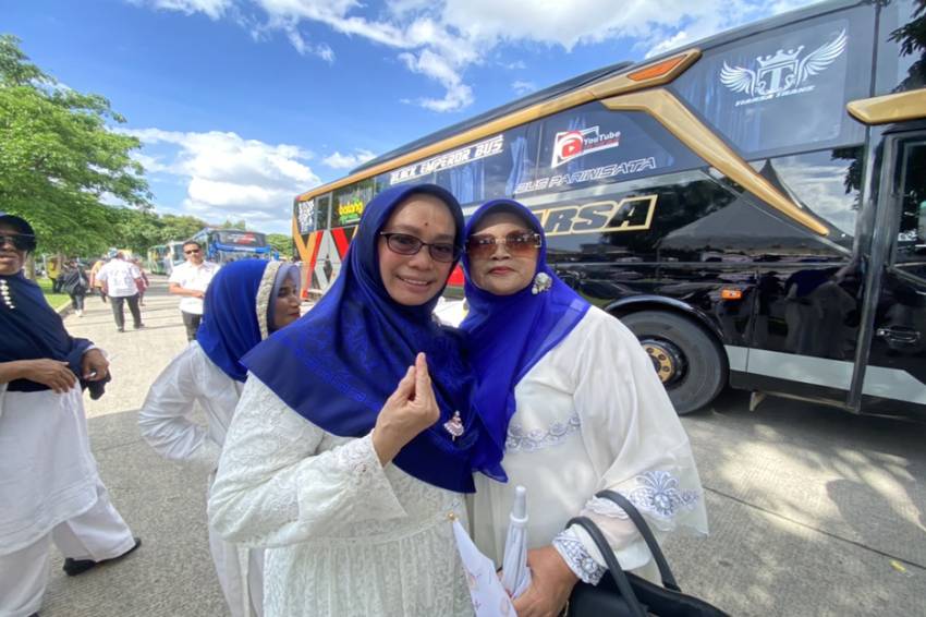 Wisata Religi ke Banten Lama Bareng Caleg Perindo, Emak-emak Antusias Bertemu HT