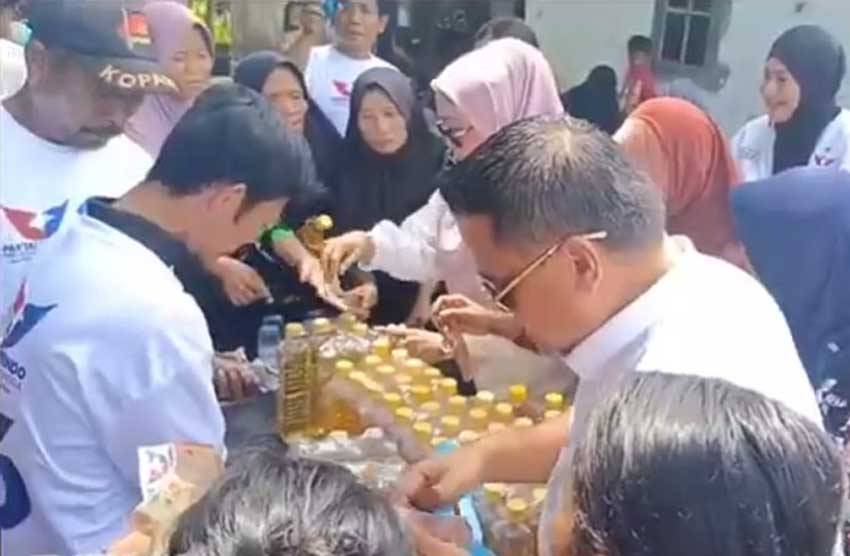 Caleg Perindo Bagikan Minyak Goreng Murah di Kota Serang