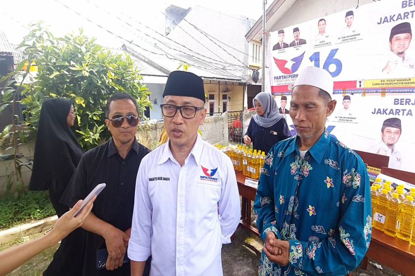 Ditemani UYM, Caleg Perindo Wahyu Didoakan Warga Jadi Anggota DPRD DKI