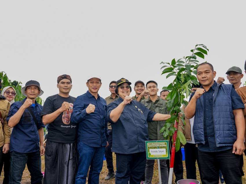 Menteri Siti Nurbaya Pimpin Tanam Pohon Serentak Seluruh Indonesia