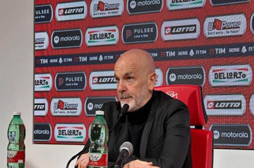 Stefano Pioli Siap Jadi Bemper usai AC Milan Dipermalukan Monza