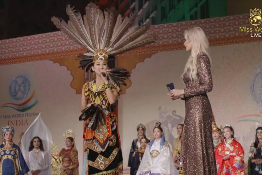 Makna Filosofi Baju Adat Kalimantan Barat Audrey Vanessa di Opening Ceremony Miss World 2024
