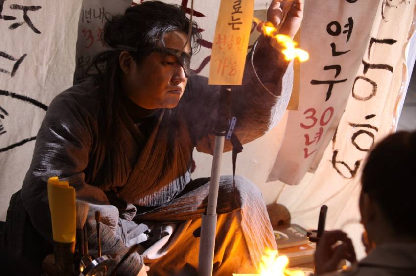 Selain Exhuma, Ini 8 Film Korea tentang Dukun, Ada yang Komedi