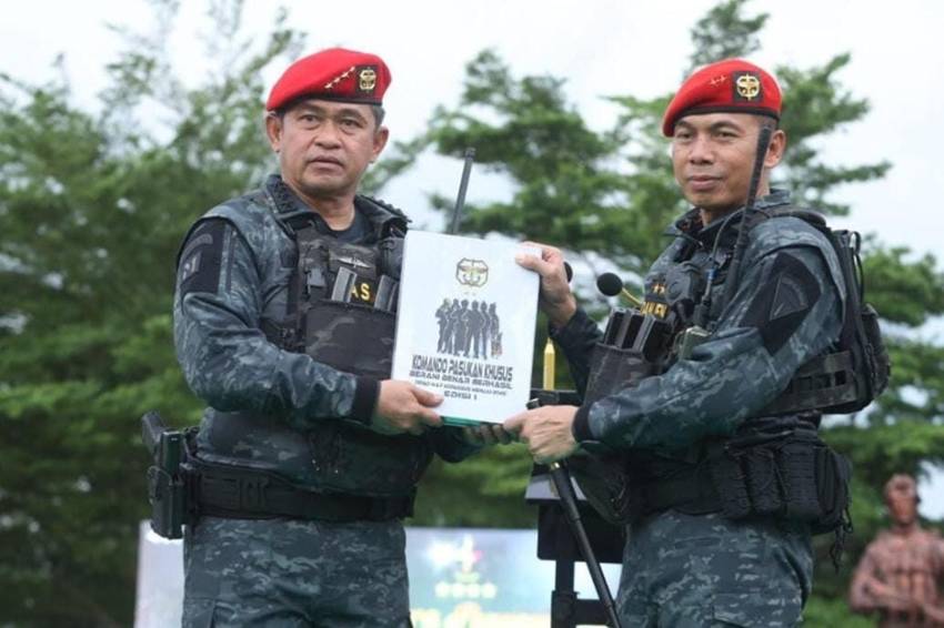 KSAD Jenderal TNI Maruli Simanjuntak Terima Brevet Antiteror Kopassus