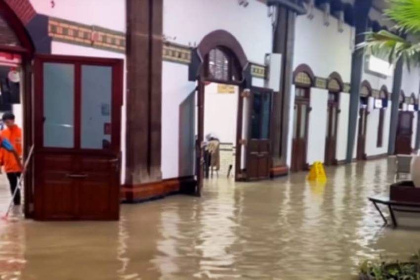 2 KA Tujuan Malang Terlambat Datang Akibat Semarang Banjir