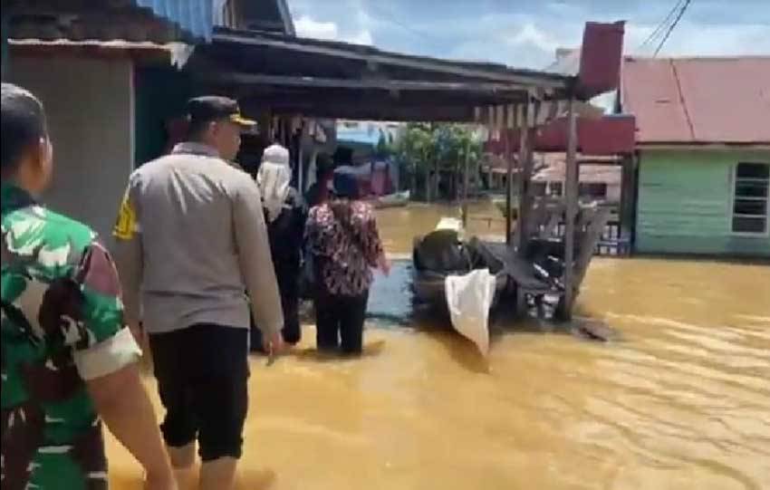 Pemkot Palangkaraya Turun ke Lokasi Banjir, Salurkan Ribuan Paket Sembako