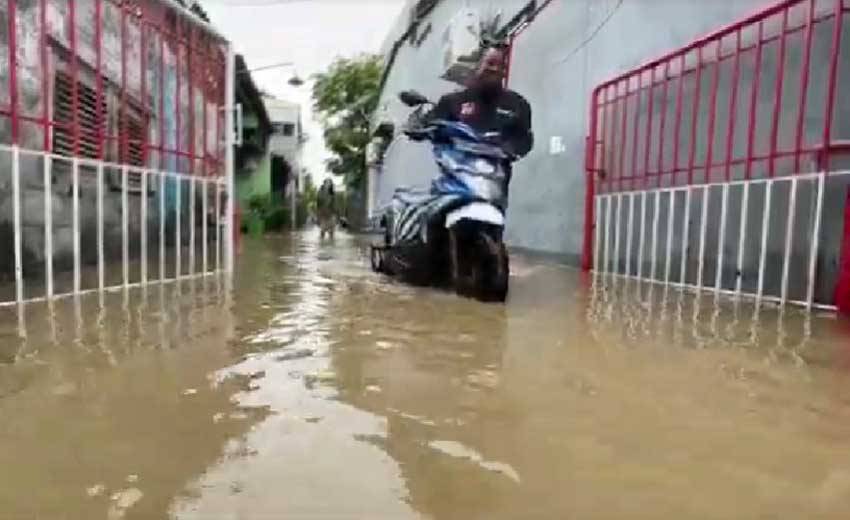 Banjir Semarang, Aktivitas Warga Kaligawe Lumpuh dan Pelajar Tak Sekolah