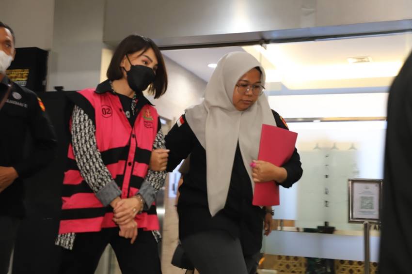 Kejagung Tahan Tersangka Helena Lim terkait Kasus Korupsi IUP PT Timah