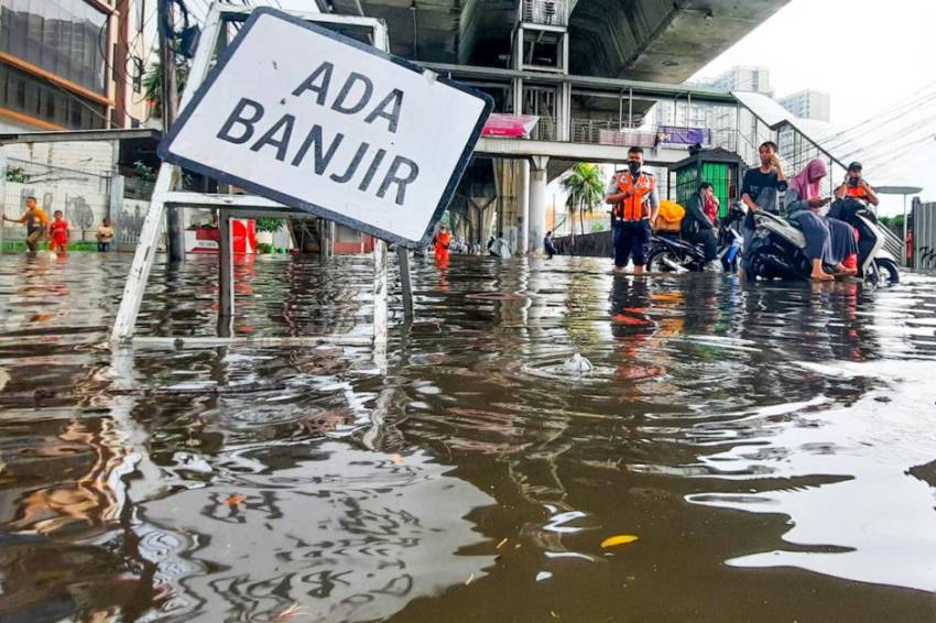 14 RT di Jaktim Masih Terendam Banjir, Kampung Melayu Setinggi 60 Cm
