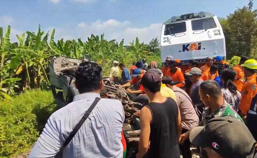 Polisi Periksa 5 Saksi Kecelakaan Maut KA vs Minibus di Pasuruan, Sopir Diduga Lalai
