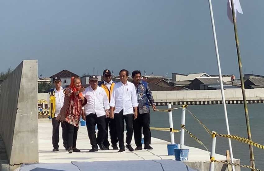 Presiden Jokowi Pantau Proyek Tanggul Laut Kampung Nelayan Tambaklorok