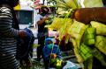 Penjual Kulit Ketupat Mulai Ramai di Pasar Palmerah