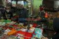 Babinsa TNI AD Patroli Protokol Kesehatan di Pasar Mede Cilandak