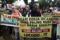 Warga Gelar Aksi Tolak PPDB Jalur Zonasi Berdasarkan Usia di Balai Kota Jakarta