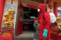 Damkar DKI Jakarta Gelar Penyemprotan Disinfektan di Vihara Nanadassana