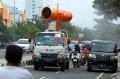Tekan Penularan Covid-19 di Jakarta, Armada PMI Semprot Disinfektan Jalan Letjend Suprapto