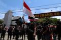 Hadang Peserta Silaturrahmi KAMI Jawa Timur, Ratusan Massa Duduki Gedung Juang 45