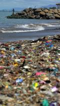 Pantai Berok Padang Dipenuhi Sampah Plastik