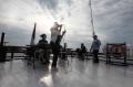 Asiknya Berwisata dengan Kapal Pinisi di Laut Utara Jakarta