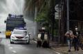 Dikawal Polisi Bersenjata, Mobil Water Canon Semprotkan Disinfektan di Petamburan