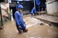 Banjir Rendam Permukiman di Kampung Melayu