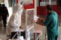 Calon Penumpang Bus Jalani Rapid Test Antigen di Terminal Kampung Rambutan