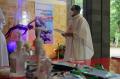 Jemaat Gereja Santa Theresia Semarang Ikuti Misa Natal di Tengah Pandemi Covid