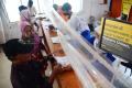 Puluhan Warga Cairkan BLT di Kantor Pos Parung Bogor