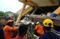 Gempa Mamuju, Tim SAR Evakuasi Warga yang Terjebak Puing Bangunan