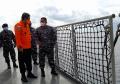 Tim SAR Gabungan dan Keluarga Penumpang Tabur Bunga di Lokasi Jatuhnya Sriwijaya Air SJ-182