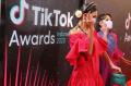 Luna Maya dan Ayu Dewi Tampil Kompak di Ajang TikTok Awards 2020